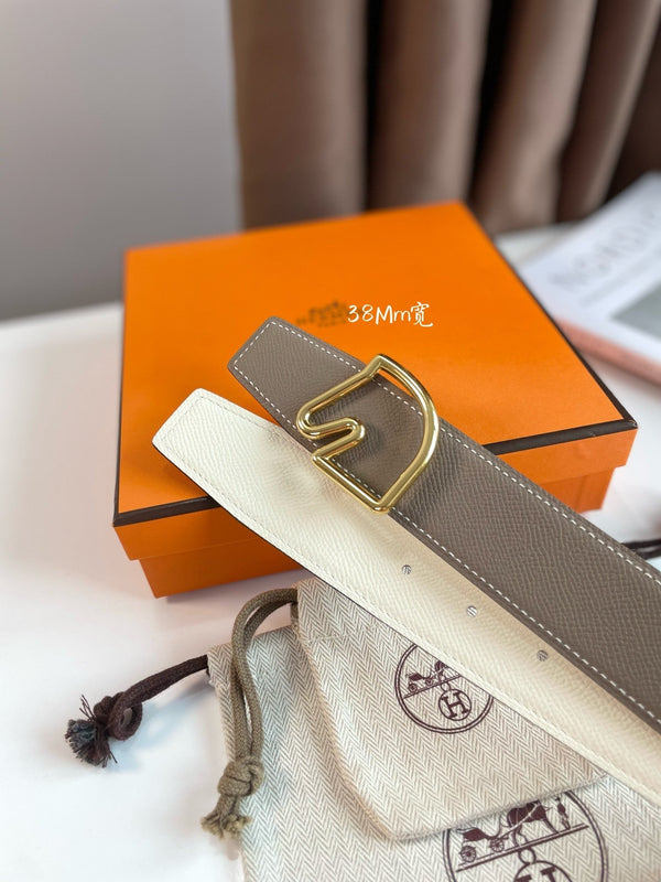 BOUCLE BELT BUCKLE & REVERSIBLE KHAKI BROWN AND WHITE LEATHER STRAP 38MM GOLD HARDWARE