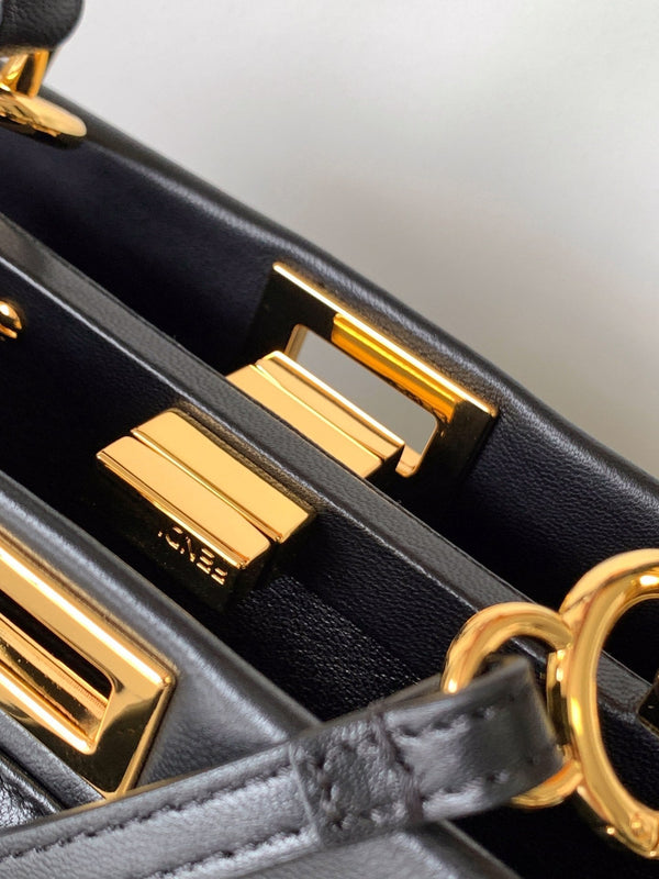 Borsa Peekaboo Mini da 23 cm in pelle di agnello nera con finiture dorate 