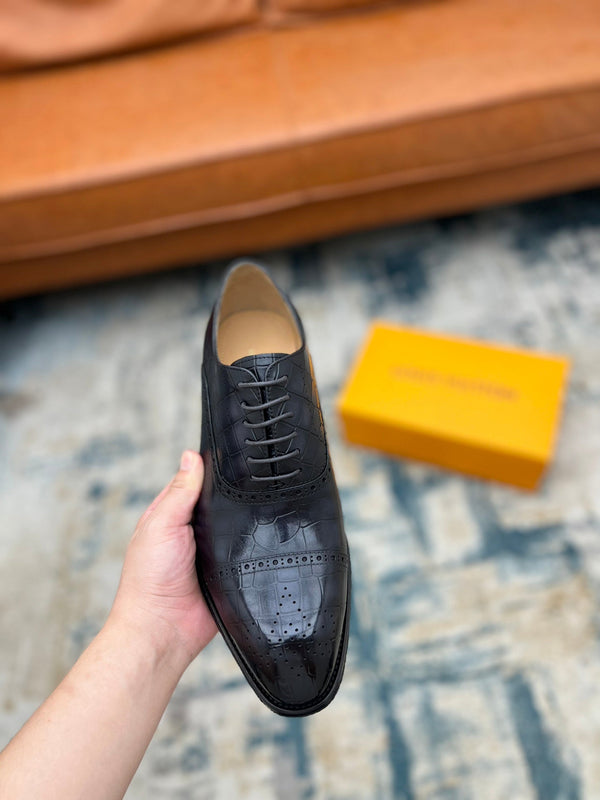 LV LACE-UP SHOES IN BLACK CALFSKIN