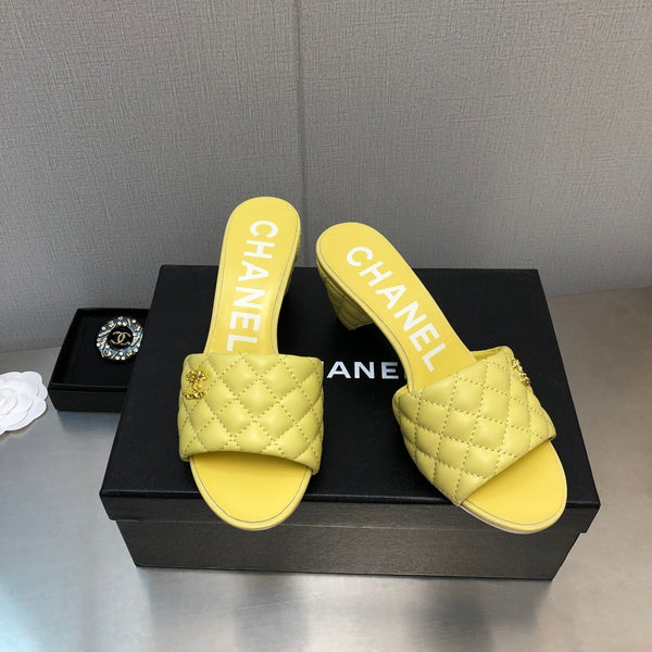 DIAMOND-QUILTED 6 CM SANDALS IN BRIGHT YELLOW LAMBSKIN