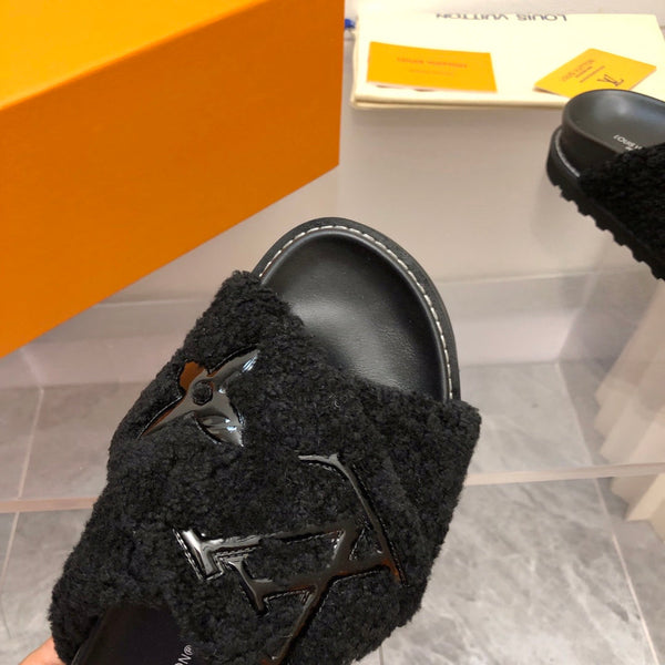 LV Paseo Flat Comfort Mule in pile nero
