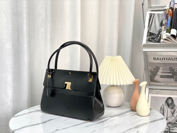 PARISIENNE 30 HANDBAG IN BLACK SMOOTH CALFSKIN