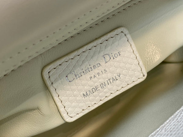 BORSA MINI LADY 17 IN PELLE DI AGNELLO GOFFRATA BIANCA CON CHIUSURA ARGENTATA