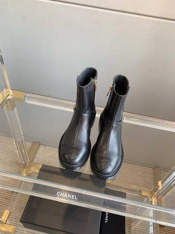 CC Front-Strap Ankle Boots 35mm Black Sheeepskin 464551