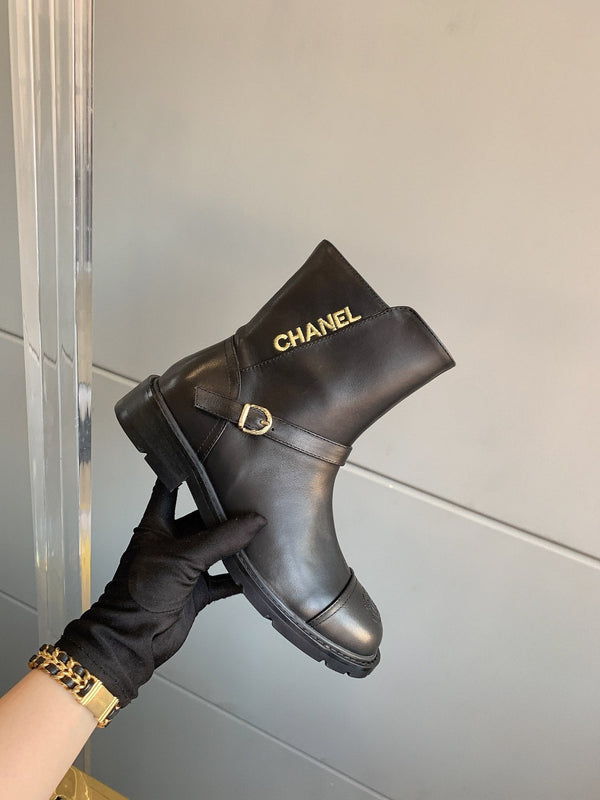 CC Front-Strap Ankle Boots 35mm Black Sheeepskin 464551