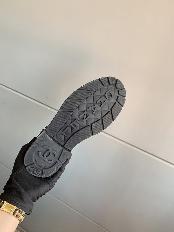 CC Front-Strap Ankle Boots 35mm Black Beige Sheeepskin 464552