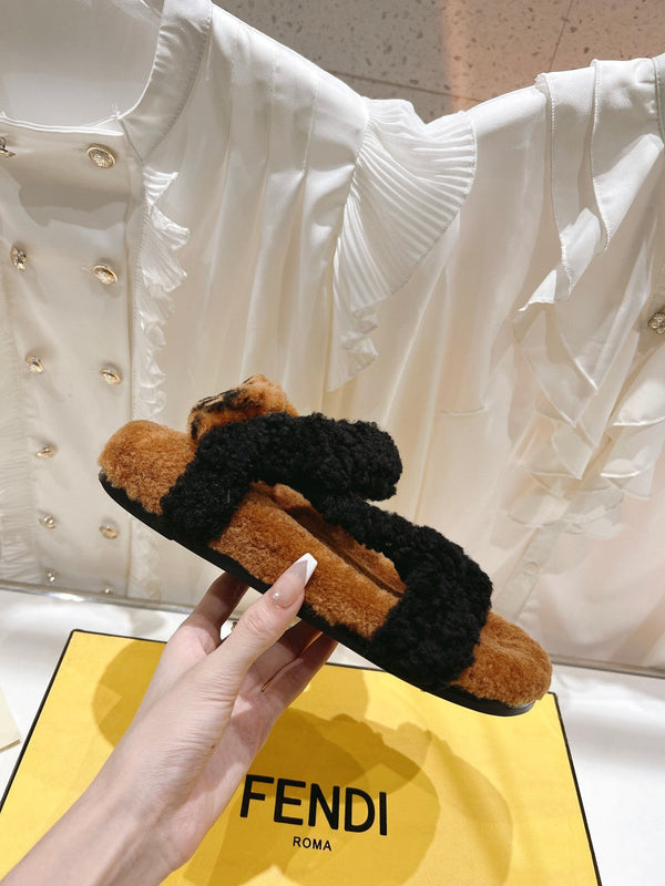 FENDI DAD SANDAL IN BLACK MIX CINNAMON BROWN FLEECE