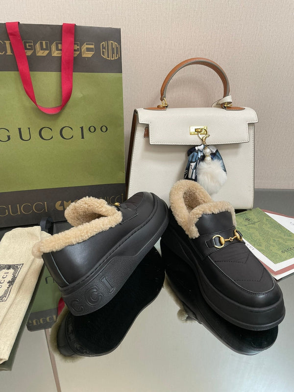 MOCASSINO GG IN PELLE DI VITELLO NERA CON FODERA IN LANA BEIGE