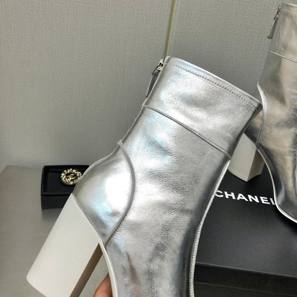HIGH HEEL ANKLE BOOTS IN SILVER CALFSKIN