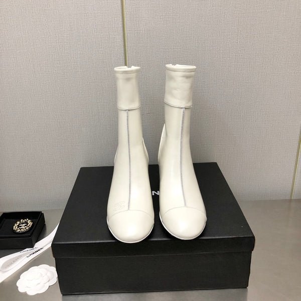 BLOCK HEEL ANKLE BOOTS IN WHITE CALFSKIN