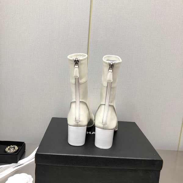 BLOCK HEEL ANKLE BOOTS IN WHITE CALFSKIN