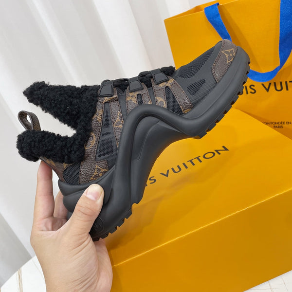 Sneaker LV Archlight in tessuto monogramma marrone scuro misto nero