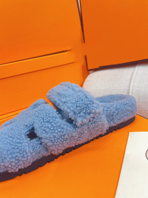 chypre sandal cloud blue lamb wool