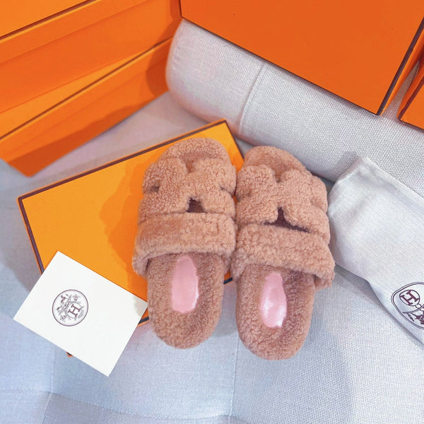 chypre sandal light pink lamb wool