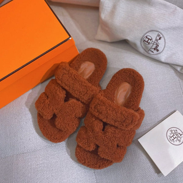 chypre sandal brown lamb wool