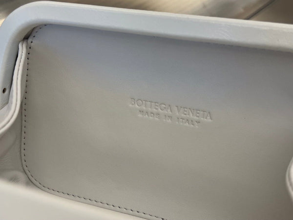 KNOT 20 IN PELLE DI AGNELLO BIANCA CON CATENA