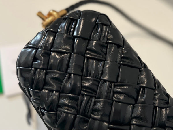 KNOT 20 IN BLACK LAMBSKIN WITH CHAIN