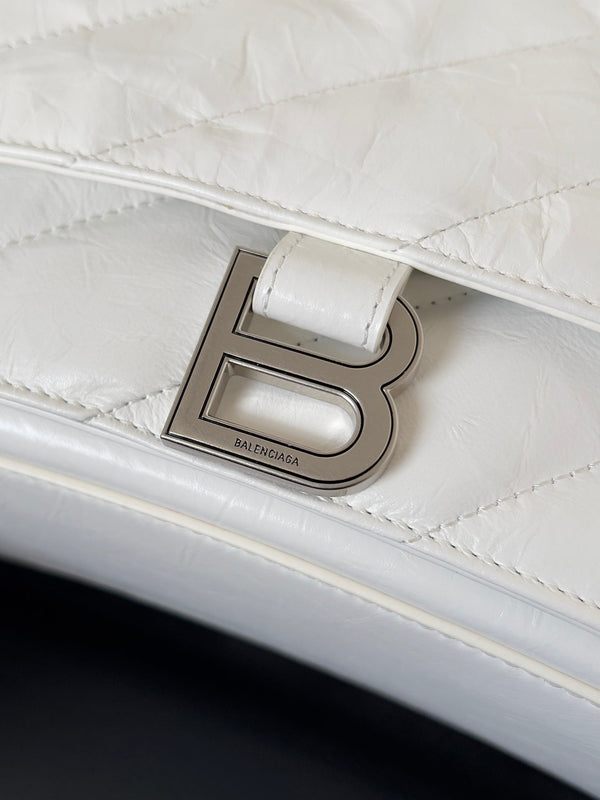 CRUSH CHAINED BAG 32 IN WHITE QUILTED CRUSHED CALFSKIN SILVER HARDWARE