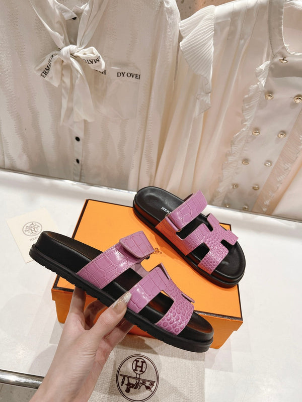 CHYPRE SANDAL BLACK AND LAVENDER LAMBSKIN