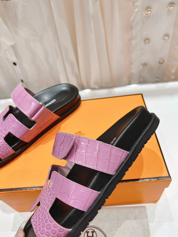 CHYPRE SANDAL BLACK AND LAVENDER LAMBSKIN