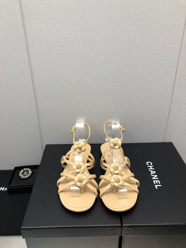 FLORAL FLAT SANDAL IN SAND YELLOW LAMBSKIN