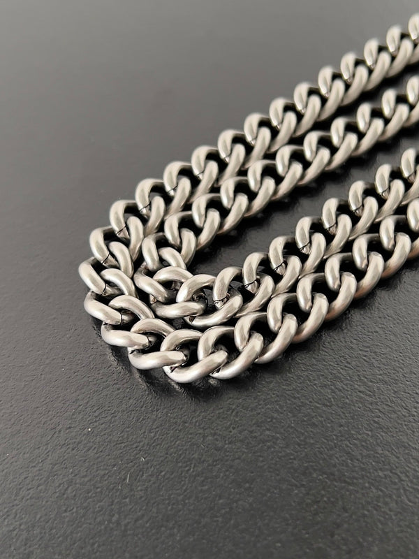 CRUSH CHAINED BAG 22 IN WHITE QUILTED CRUSHED CALFSKIN SILVER HARDWARE