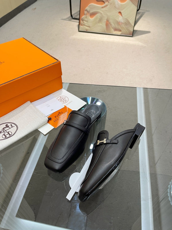 MULE GROUPIE IN PELLE DI AGNELLO NERA