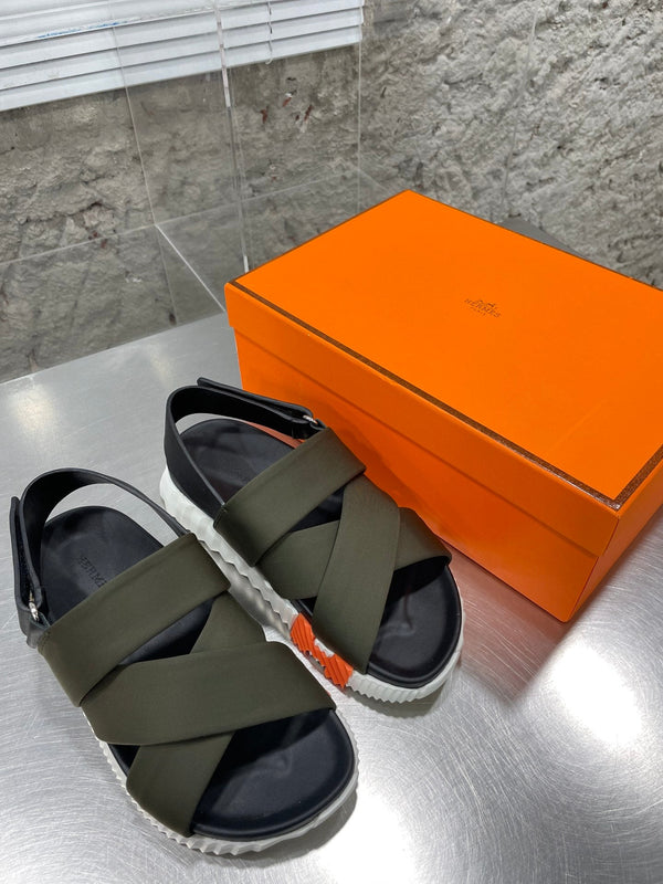 SANDALO ELETTRICO NERO MIX VITELLO ESERCITO SCURO