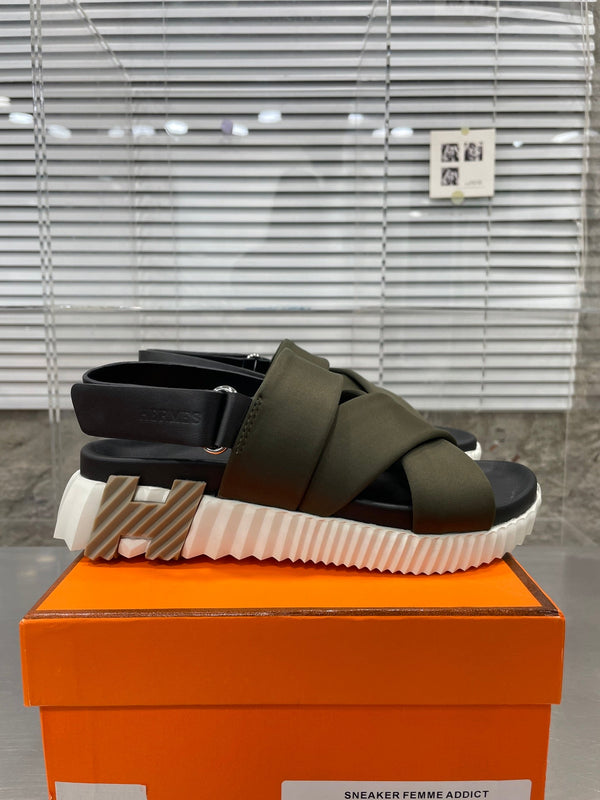 SANDALO ELETTRICO NERO MIX VITELLO ESERCITO SCURO