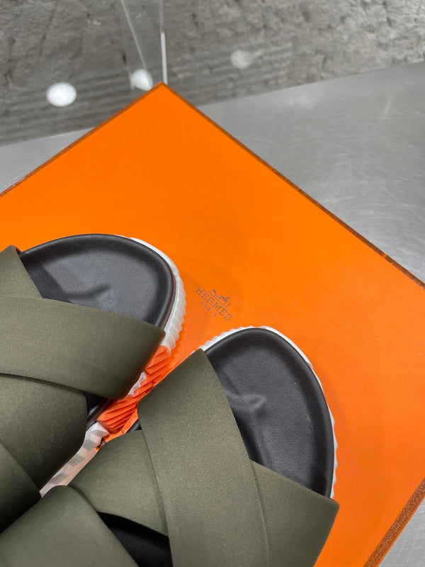 SANDALO ELETTRICO NERO MIX VITELLO ESERCITO SCURO