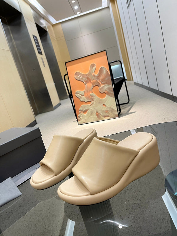 WEDGE SANDALS IN BEIGE SOFT LAMBSKIN