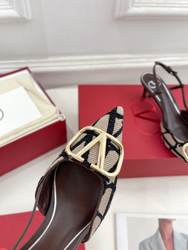 Décolleté con cinturino posteriore Vlogo Signature in tela color cioccolato Iconograph Rafia