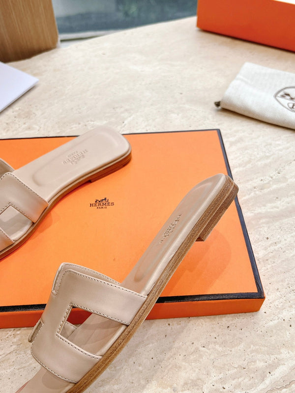 Sandalo HM 25 Oran in pelle di vitello beige chiaro