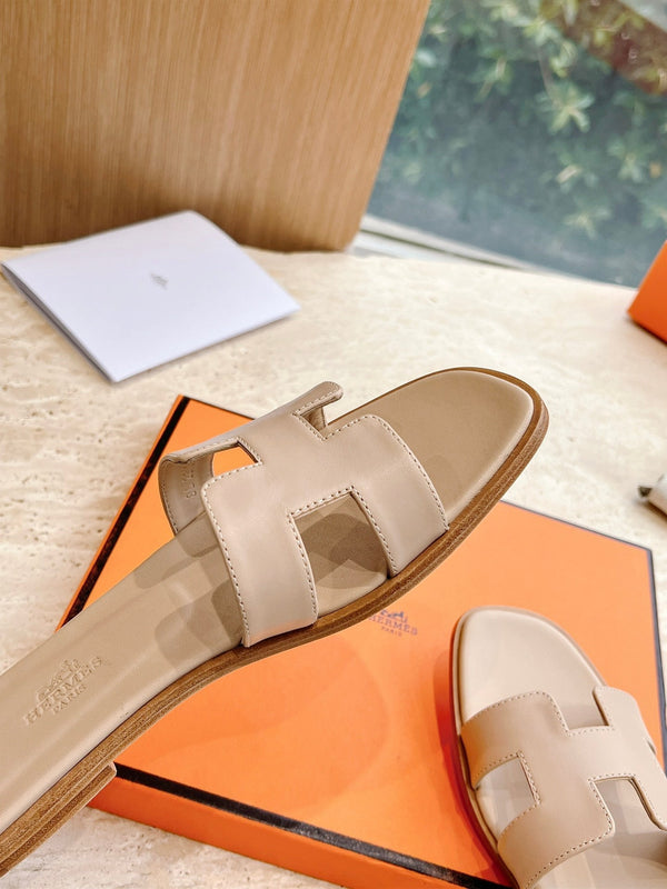 Sandalo HM 25 Oran in pelle di vitello beige chiaro