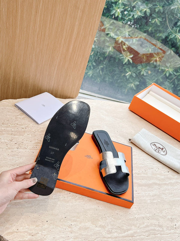 HM 25 Oran Sandal Black Silver Metalic Calfskin