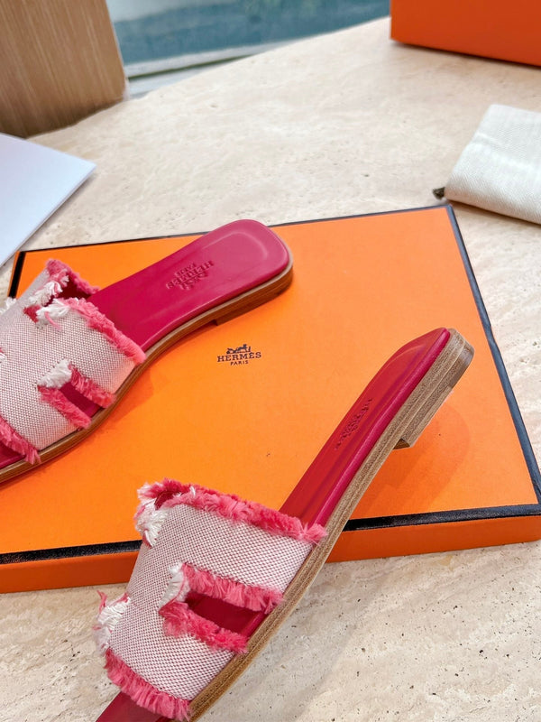 Sandalo HM 25 Oran in pelle di vitello rosso scuro e denim bianco