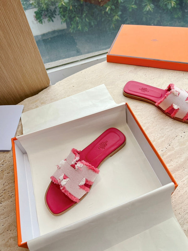 Sandalo HM 25 Oran in pelle di vitello rosso scuro e denim bianco