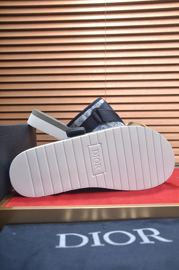 CD ALPHA SANDAL GRAY AND WHITE JACQUARD