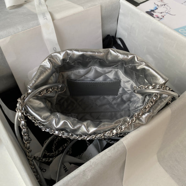 Borsa CC 24S Hobo 22 20 cm in pelle di agnello metallizzata argento