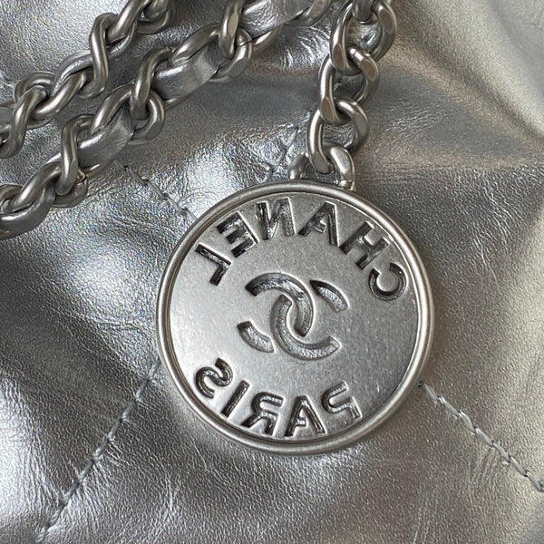 Borsa CC 24S Hobo 22 20 cm in pelle di agnello metallizzata argento