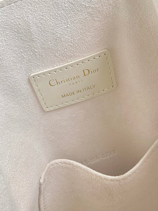 MEDIUM C'EST 24 IN PELLE DI VITELLO GOFFRATA CD BIANCA