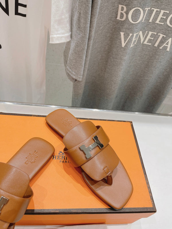 CLASSIC H BUCKLE SANDALS CARAMEL LAMBSKIN