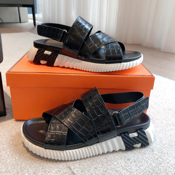 SANDALO HM ELECTRIC CON MOTIVO COCCODRILLO IN PELLE DI VITELLO NERA