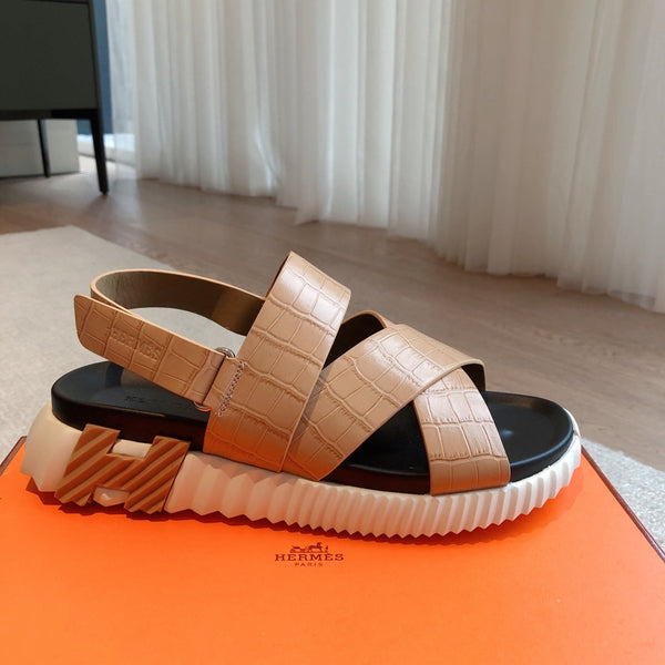 HM ELECTRIC CROCODILE MOTIF SANDAL TAN CALFSKIN