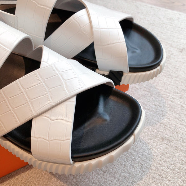 HM ELECTRIC CROCODILE MOTIF SANDAL WHITE CALFSKIN
