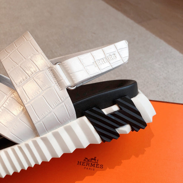 HM ELECTRIC CROCODILE MOTIF SANDAL WHITE CALFSKIN