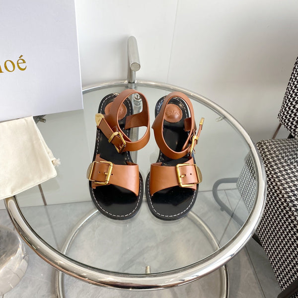 SANDALO CHLOÉ REBECCA CON TACCO BASSO IN PELLE DI AGNELLO MARRONE CANNELLA E FERRAMENTA ORO