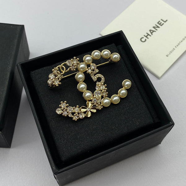 CC Brooch 180086
