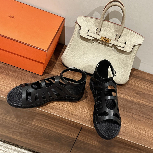 SANDALO CON SUOLA IN PAGLIA IN PELLE DI AGNELLO NERA