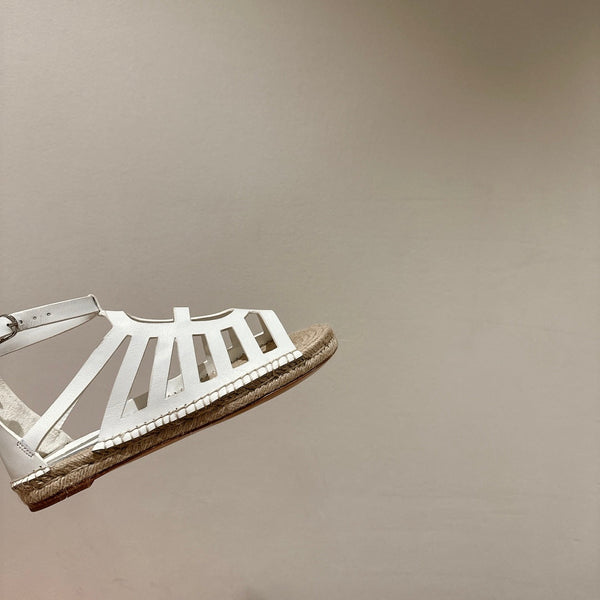 SANDALO CON SUOLA IN PAGLIA IN PELLE DI AGNELLO BIANCA